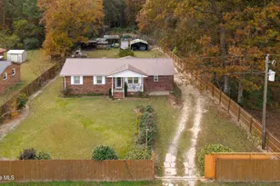 950 Auctioneer Rd, Clinton, NC 28328 - Photo 2