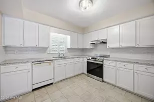 305 Baytree Dr, Greenville, NC 27858 - Photo 24