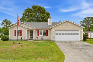 201 Candler Ct, Richlands, NC 28574 - Photo 2