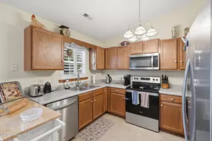 201 Candler Ct, Richlands, NC 28574 - Photo 8