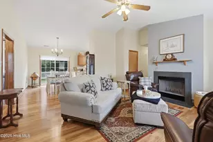 201 Candler Ct, Richlands, NC 28574 - Photo 4