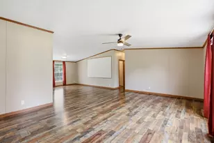 135 Hotel Branch Ln, Richlands, NC 28574 - Photo 2