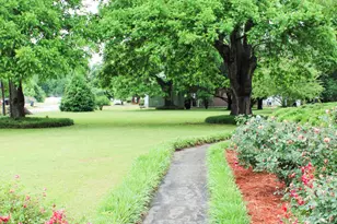 609 Robeson Ave, Lake Waccamaw, NC 28450 - Photo 4