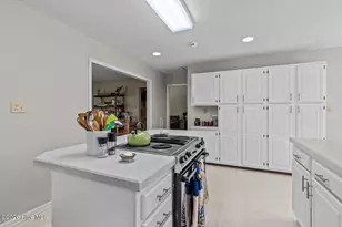 518 Chadwick Shores Dr, Sneads Ferry, NC 28460 - Photo 6