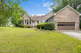 518 Chadwick Shores Dr, Sneads Ferry, NC 28460 - Photo 2