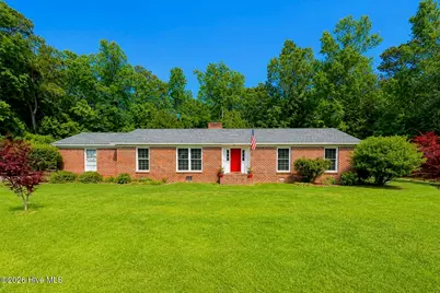 305 Lakeview Avenue, Lake Waccamaw, NC 28450 - Photo 1