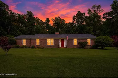 305 Lakeview Avenue, Lake Waccamaw, NC 28450 - Photo 2