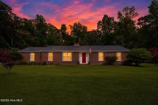 305 Lakeview Ave, Lake Waccamaw, NC 28450 - Photo 2
