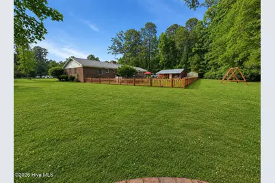 305 Lakeview Avenue, Lake Waccamaw, NC 28450 - Photo 38