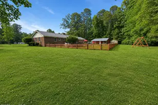 305 Lakeview Ave, Lake Waccamaw, NC 28450 - Photo 38