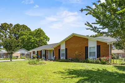 102 Greenbriar Drive, Jacksonville, NC 28546 - Photo 2