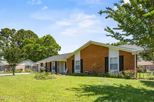 102 Greenbriar Dr, Jacksonville, NC 28546 - Photo 2
