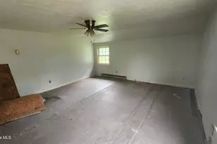 581 Hallsboro Rd, Clarkton, NC 28433 - Photo 12