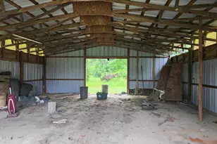 581 Hallsboro Rd, Clarkton, NC 28433 - Photo 4
