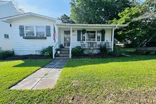 209 S Walnut St, Swansboro, NC 28584 - Photo 1