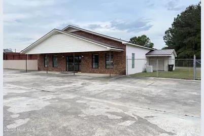 906 N Breazeale Avenue, Mount Olive, NC 28365 - Photo 2