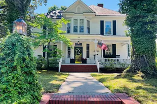 612 College St, Clinton, NC 28328 - Photo 1