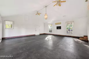 207 W 3rd St, Princeton, NC 27569 - Photo 32