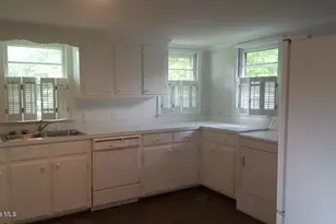 402 S Madison Ave, Goldsboro, NC 27530 - Photo 2