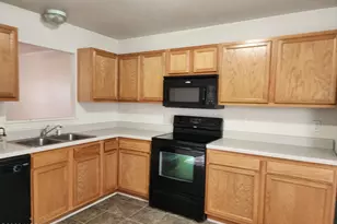 205 Bridgewood Dr, Jacksonville, NC 28546 - Photo 2