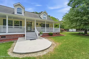 295 Mayberry Ln, Richlands, NC 28574 - Photo 8