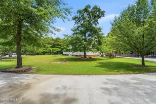 295 Mayberry Ln, Richlands, NC 28574 - Photo 4