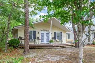 139 NE 39th St, Oak Island, NC 28465 - Photo 2