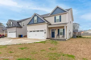 304 E Franck St, Richlands, NC 28574 - Photo 2