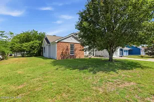 2619 Idlebrook Cir, Piney Green, NC 28544 - Photo 2