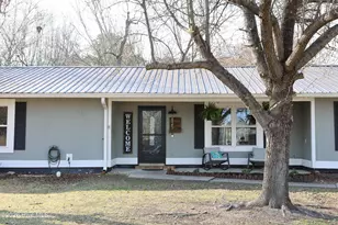 425 Palmetto Ct, Jacksonville, NC 28546 - Photo 2