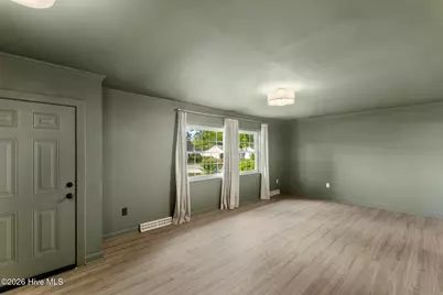310 E Cliff Street, Wallace, NC 28466 - Photo 6