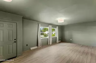310 E Cliff St, Wallace, NC 28466 - Photo 6