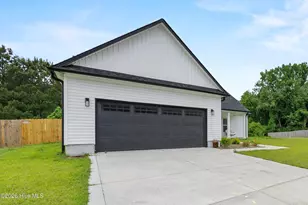 309 Belgian Ct, Richlands, NC 28574 - Photo 4