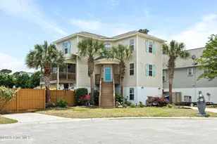 110 Palm Breeze Dr, Carolina Beach, NC 28428 - Photo 2