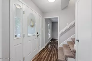 165 Raintree Cir, Jacksonville, NC 28540 - Photo 8