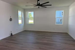 913 Peckham Lp, Aberdeen, NC 28315 - Photo 4