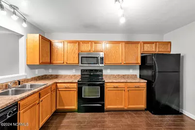 300 Streamwood Drive, Jacksonville, NC 28546 - Photo 10