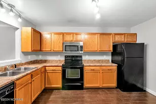 300 Streamwood Dr, Jacksonville, NC 28546 - Photo 10