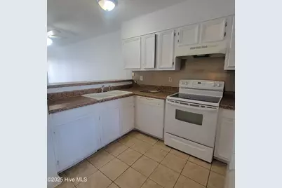 313 Lake Place Condo Drive, Elizabethtown, NC 28337 - Photo 8