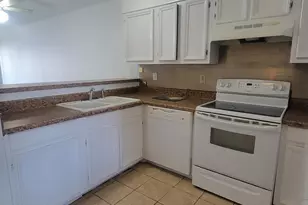 313 Lake Place Condo Dr, Elizabethtown, NC 28337 - Photo 8