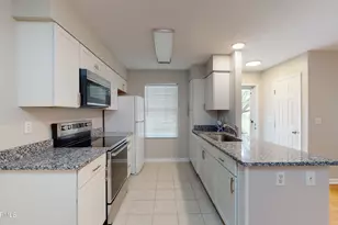1218 Wilshire Cir, Aberdeen, NC 28315 - Photo 2