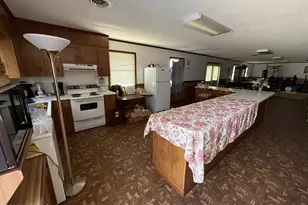 212 S Gillespie St, Elizabethtown, NC 28337 - Photo 2