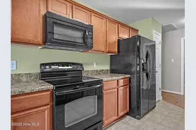 101 Berwick Court, Jacksonville, NC 28546 - Photo 6