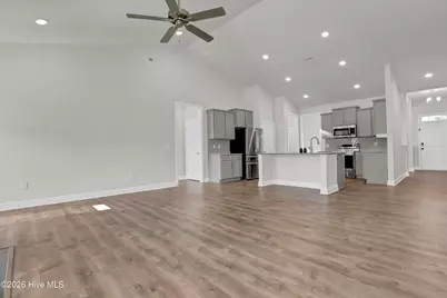 805 Washington Square, Richlands, NC 28574 - Photo 14