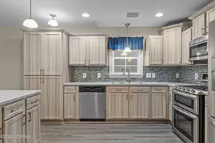 711 Shearwater Ln, Swansboro, NC 28584 - Photo 14