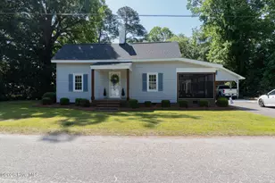 512 S Ashe St, Bladenboro, NC 28320 - Photo 1