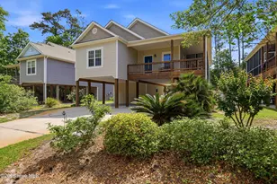 332 NE 52nd St, Oak Island, NC 28465 - Photo 4