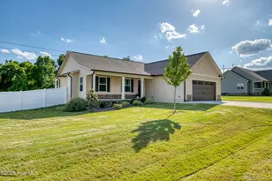 122 Wilderness Trl, Smithfield, NC 27577 - Photo 2
