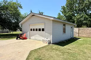 215 N Edgewood Ave, Williamston, NC 27892 - Photo 18