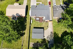 215 N Edgewood Ave, Williamston, NC 27892 - Photo 8